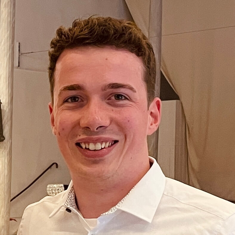 "Portrait von Lucas Wolf – Geschäftsführer von Otto Wolf Gerüstbau Pforzheim. Unternehmerische Verantwortung und moderne Führung.