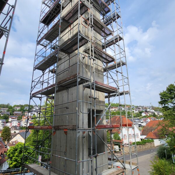 Komplett eingerüsteter Turm Bürgerhaus Ersingen Otto Wolf Pforzheim